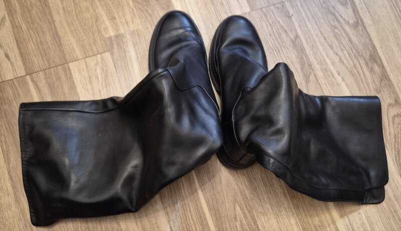 Vand cizme lungi Max Mara, marimea 36 1/2, piele naturala, pret neg.